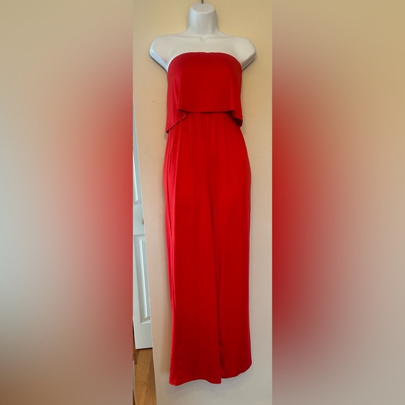 Red jumpsuit NEVER WORN - Picture 2 of 2